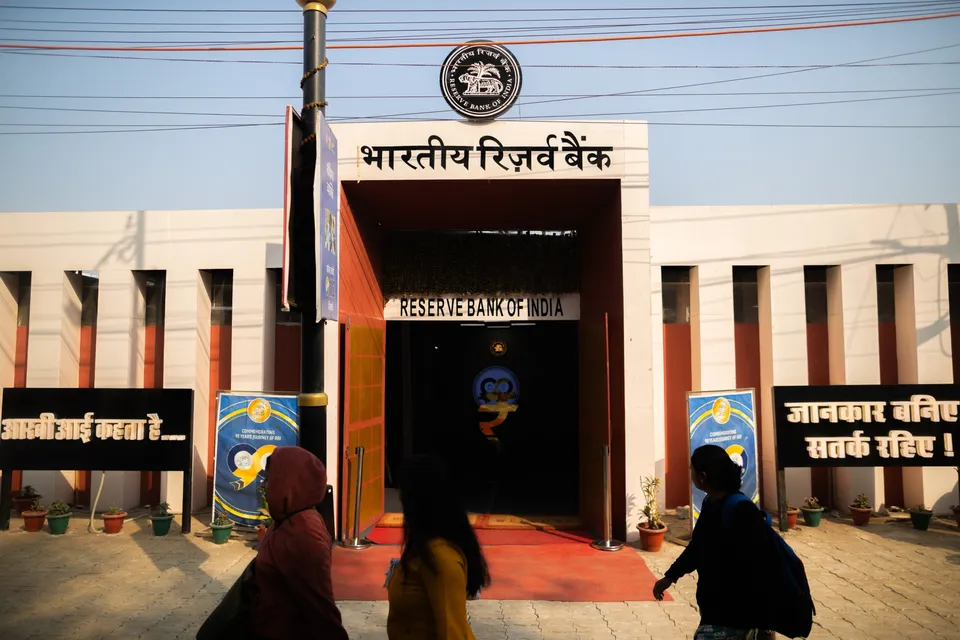 RBI India Pangkas Buku Derivatif Valuta Asing Menjadi $65,2 Miliar